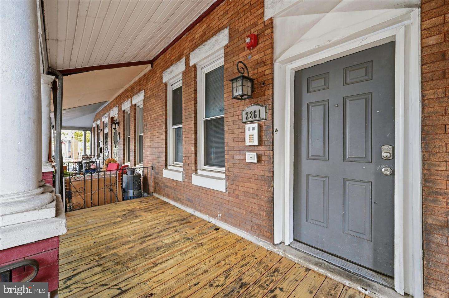 2261 N PARK AVE #B Property Photo 1