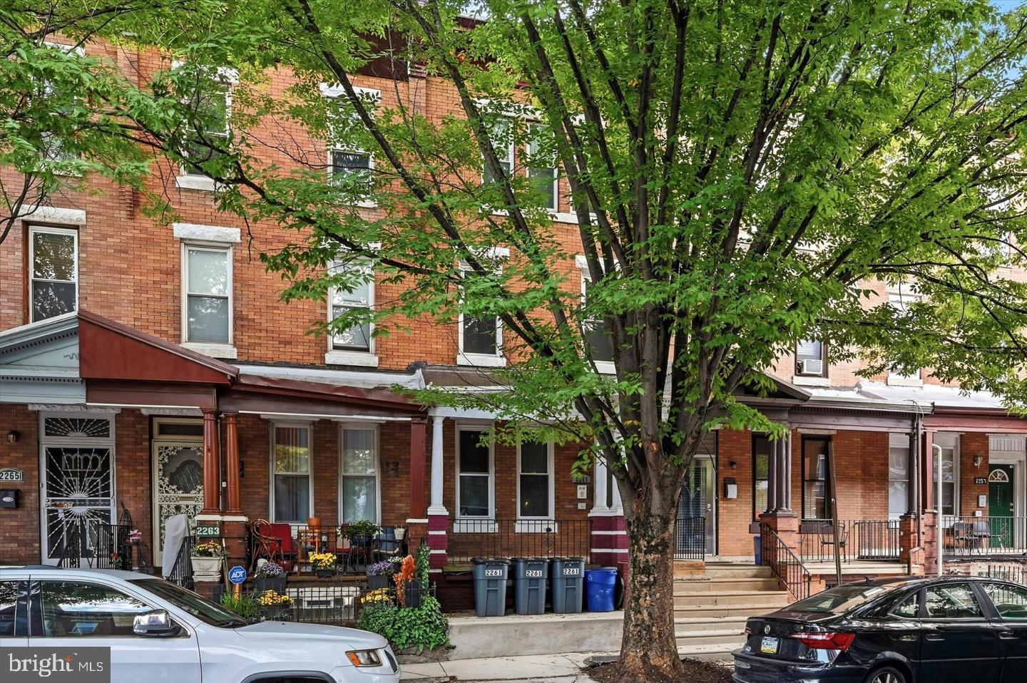 2261 N Park Ave #b Property Photo 2