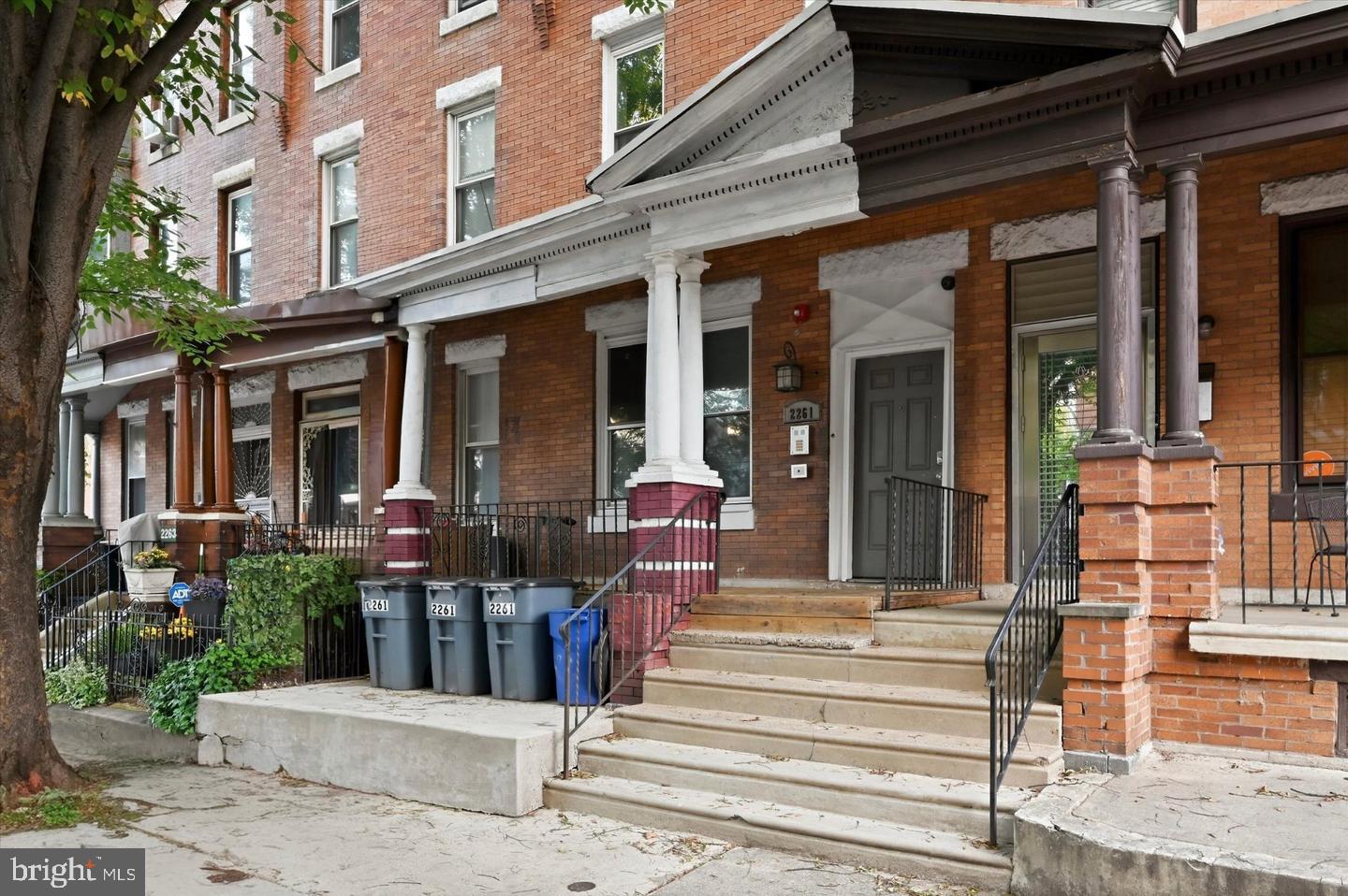 2261 N Park Ave #b Property Photo 3