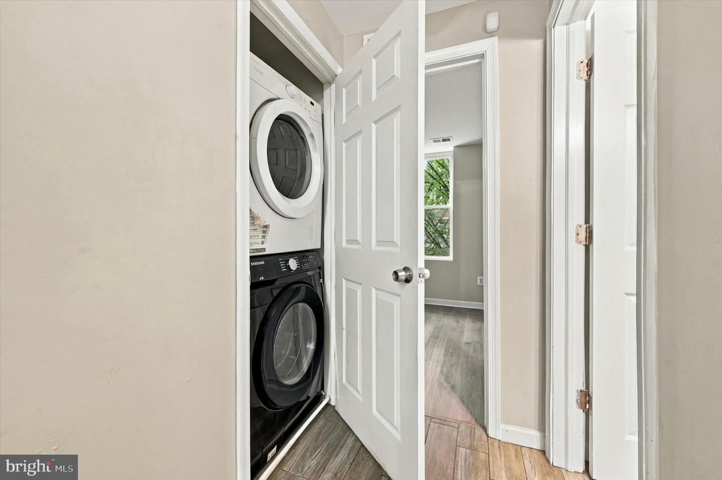 2261 N Park Ave #b Property Photo 14
