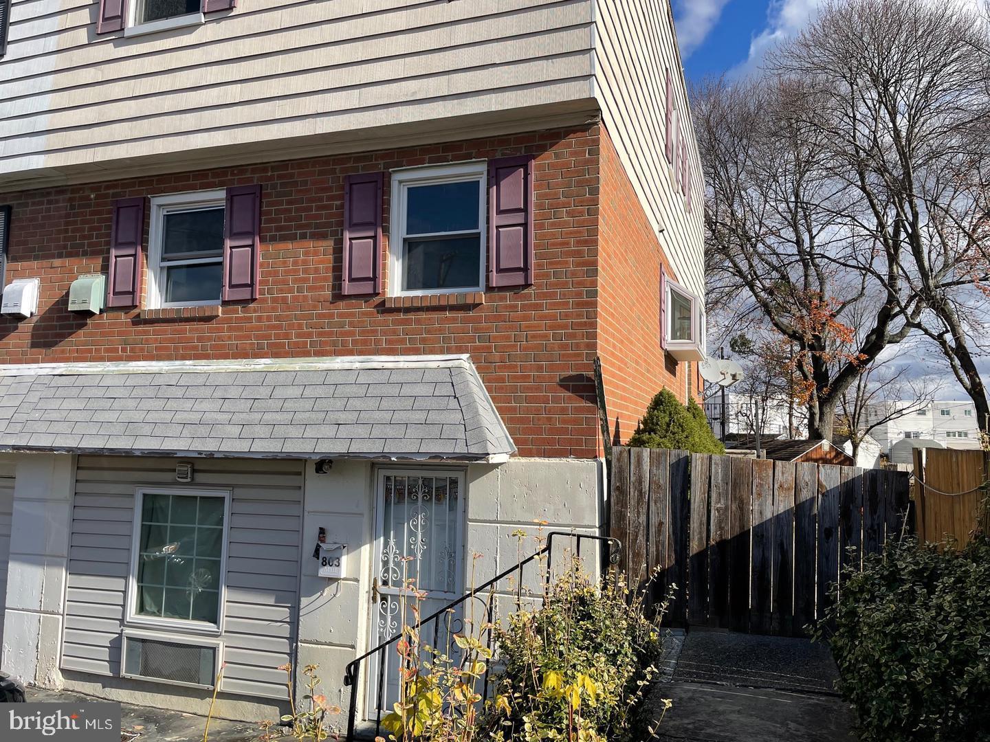 803 Lawler St Property Photo 2