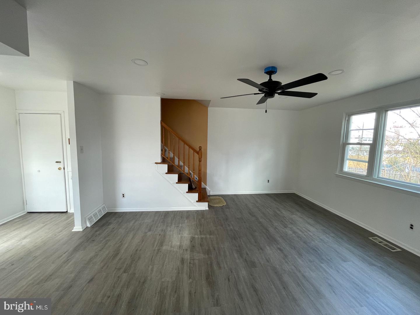 803 Lawler St Property Photo 9