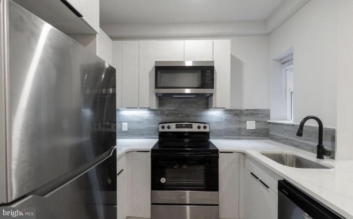 3108 Haverford Ave Property Photo 6