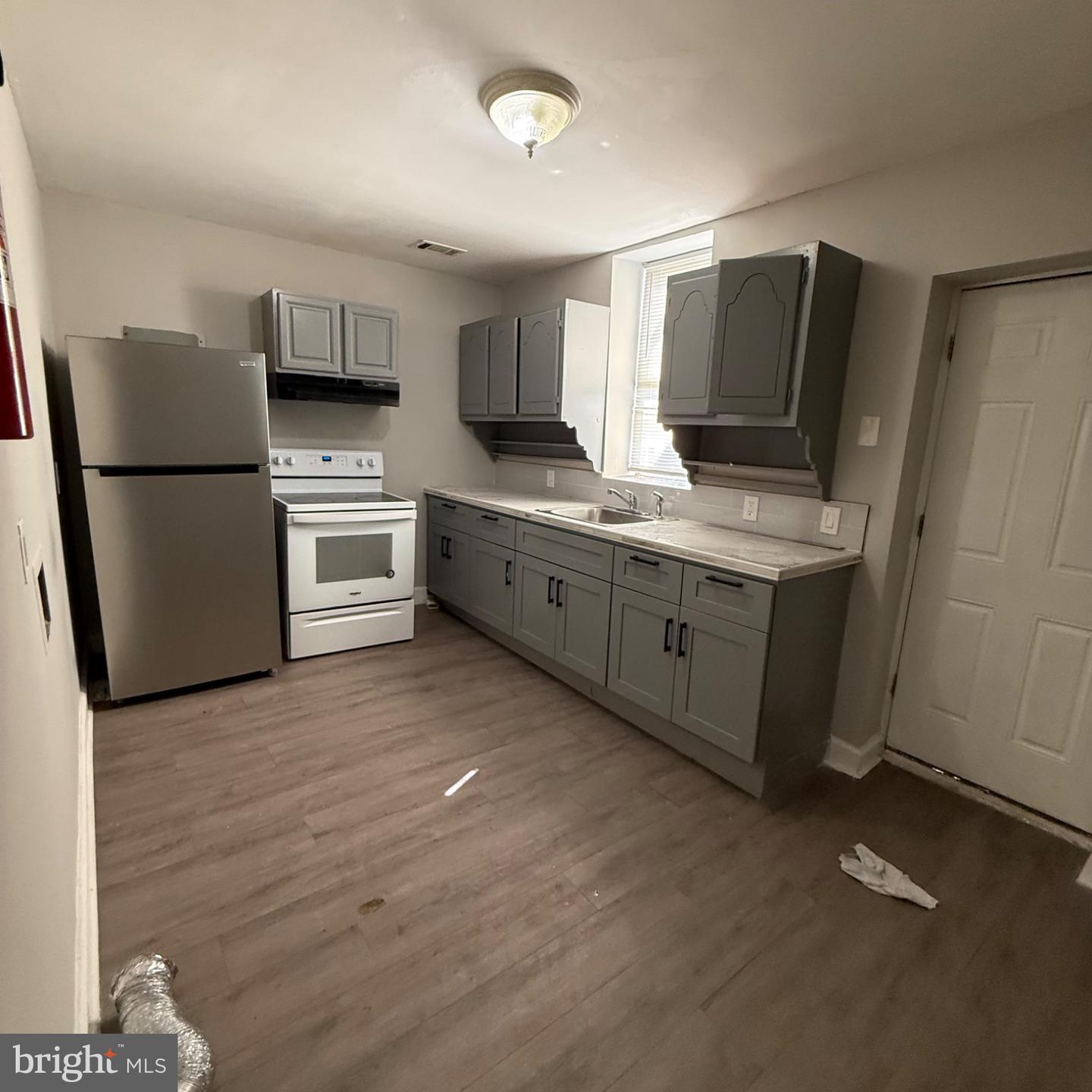 1016 W Erie Ave Property Photo 9