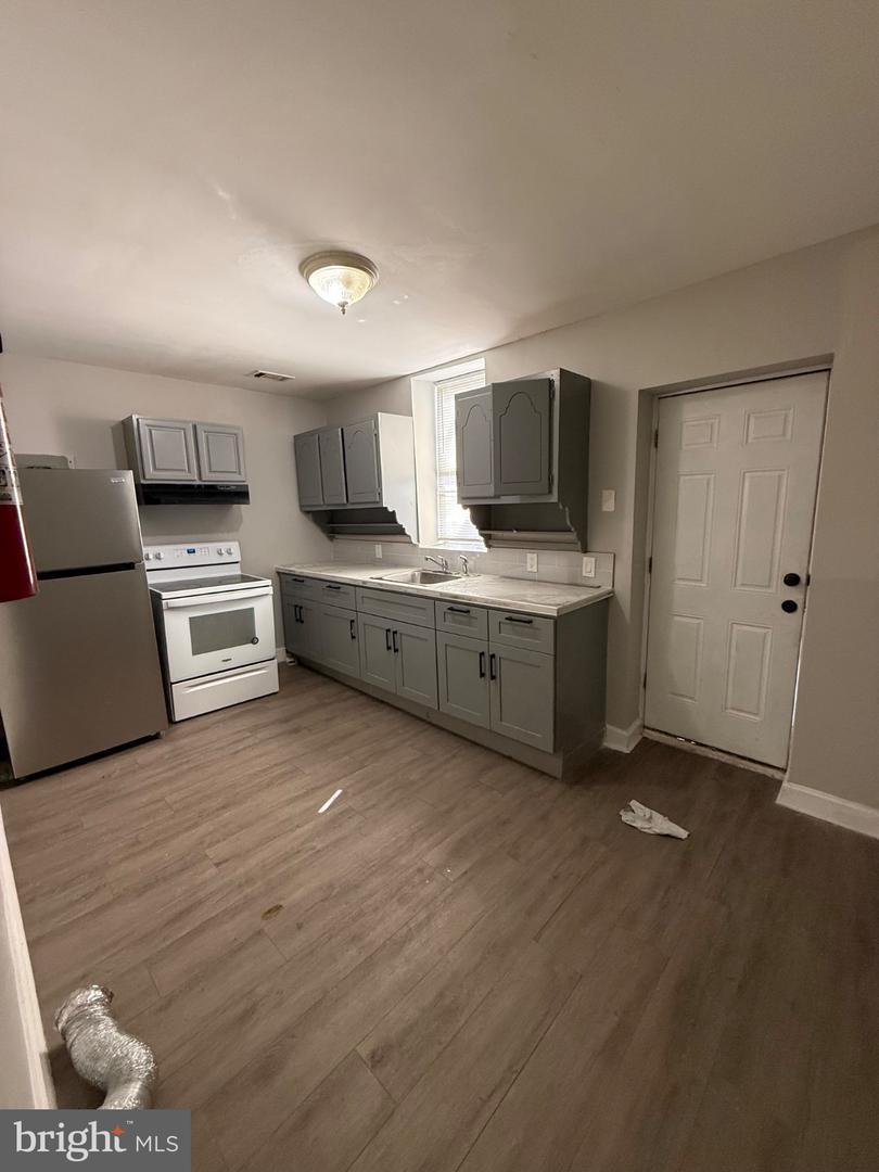 1016 W Erie Ave Property Photo 10