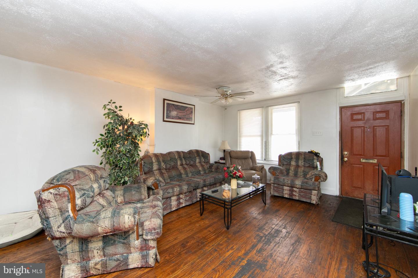 5323 Parrish St Property Photo 4