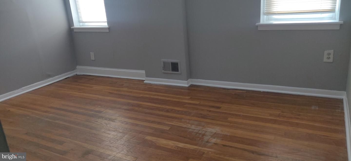 58 E Walnut Ln Property Photo 10