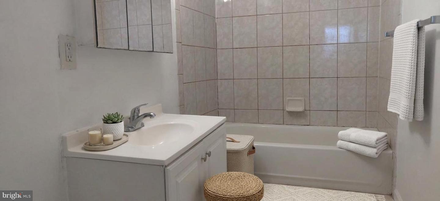 58 E Walnut Ln Property Photo 15