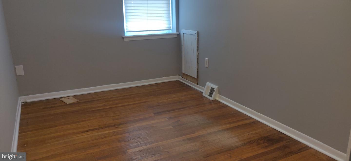 58 E Walnut Ln Property Photo 17