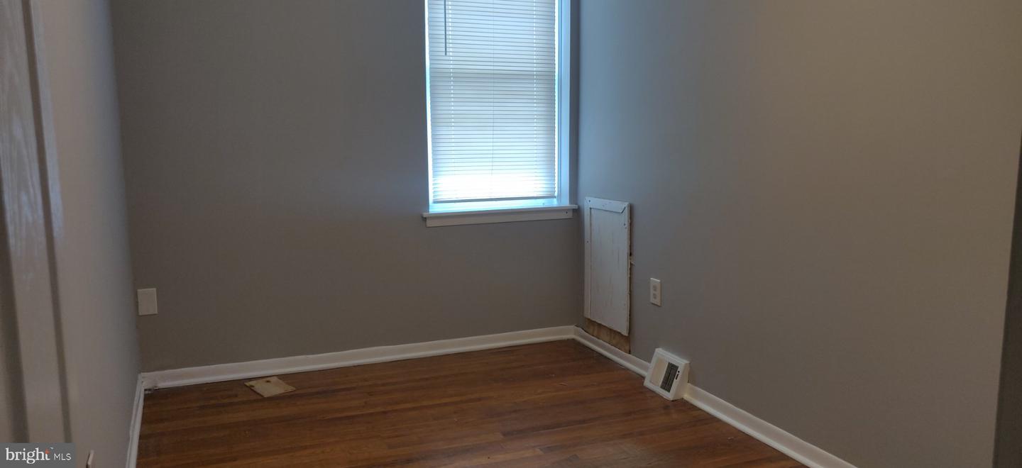58 E Walnut Ln Property Photo 18