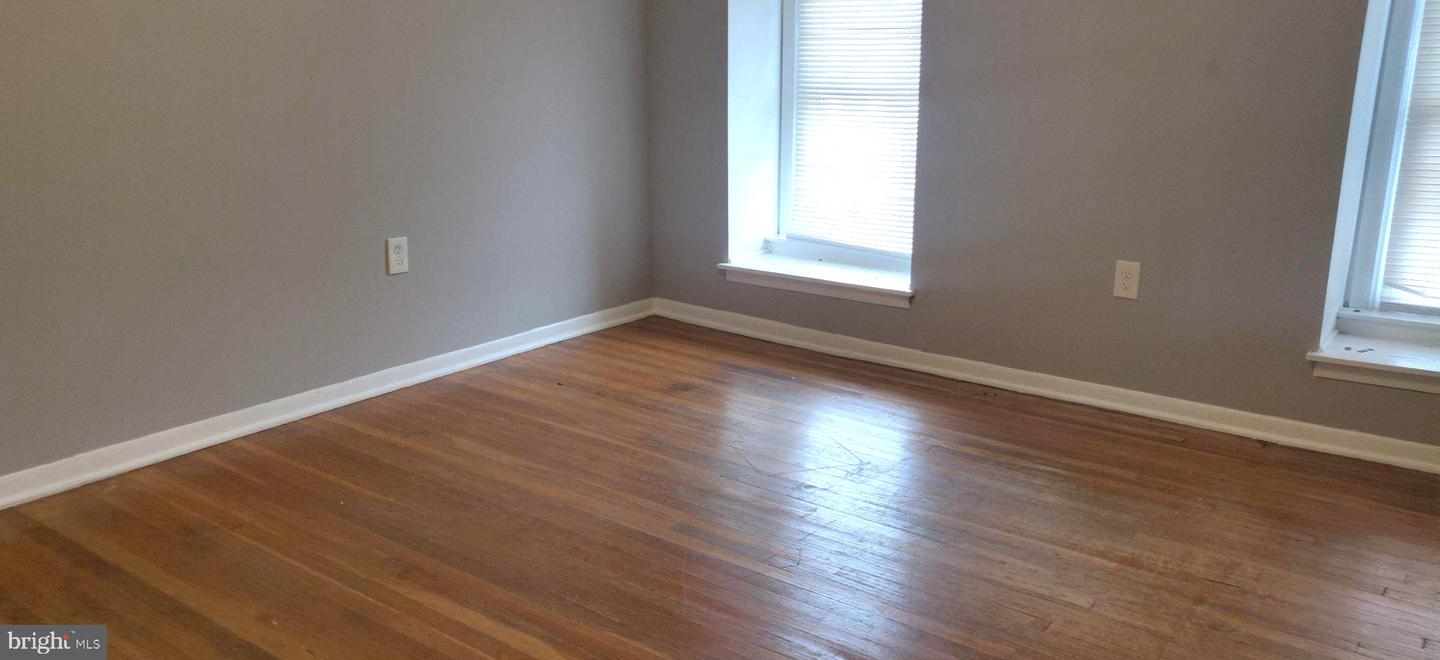 58 E Walnut Ln Property Photo 21