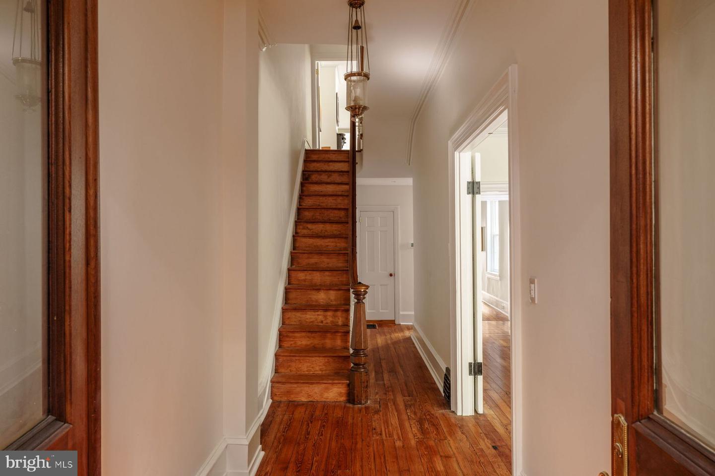 243 Pine St Property Photo 5