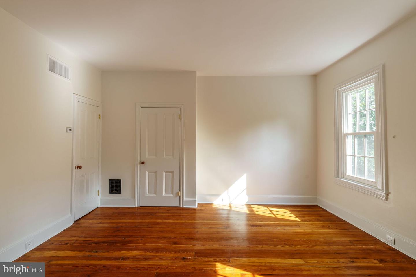 243 Pine St Property Photo 25