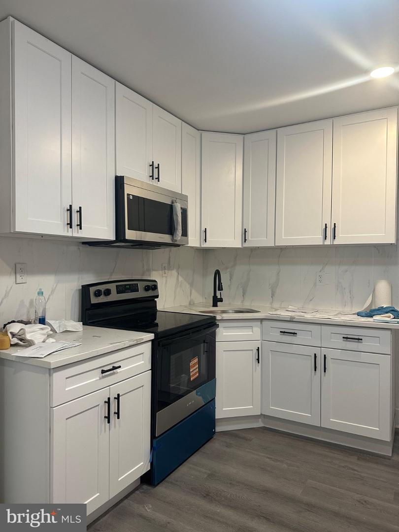 3843 Baring St Property Photo 6