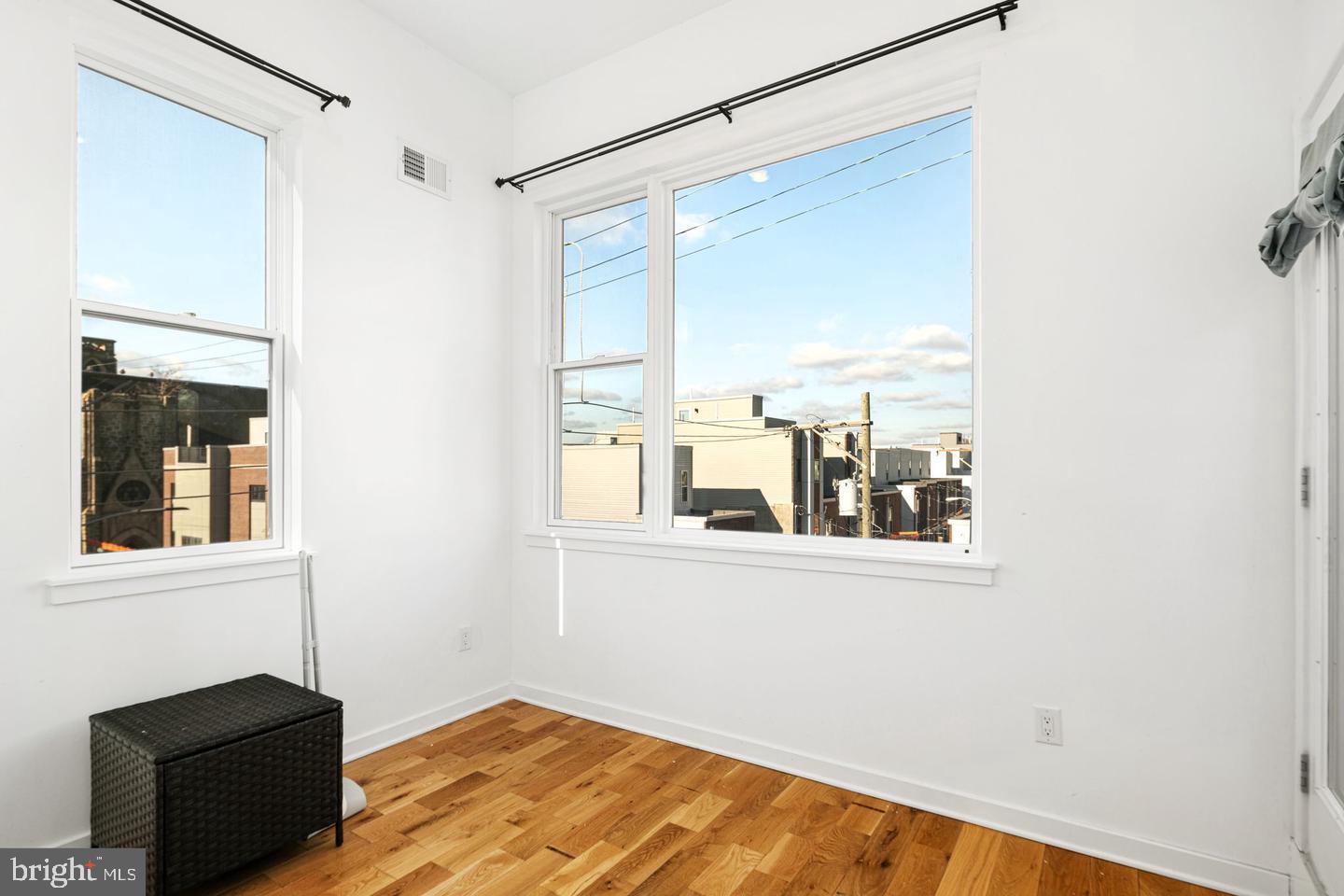 2722 W Master St Property Photo 5