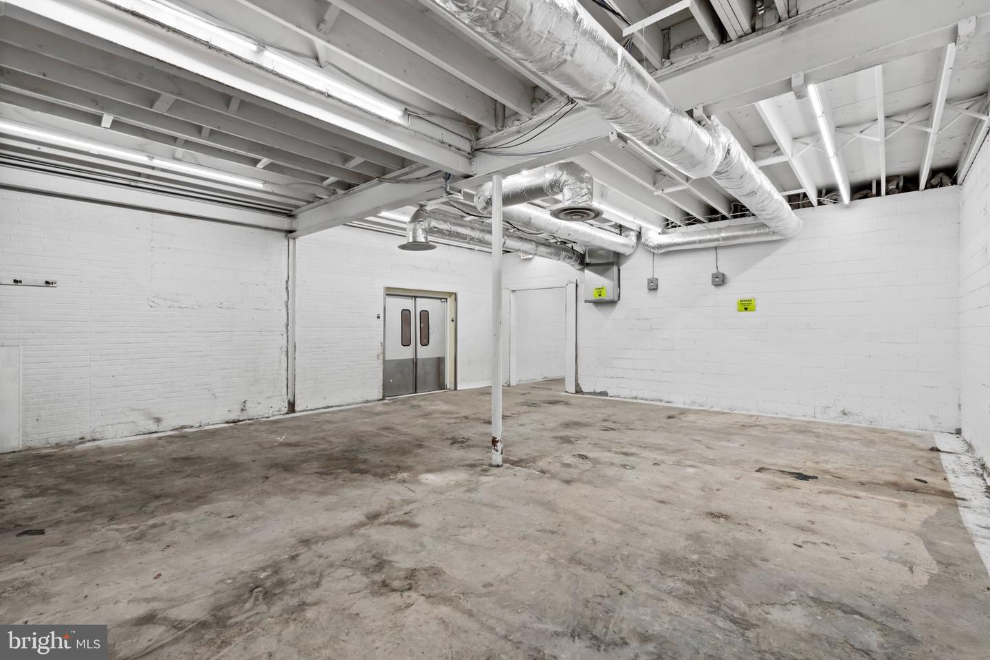 2201 W Cambria St Property Photo 14