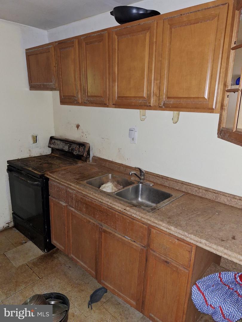 2720 N Hicks St Property Photo 2