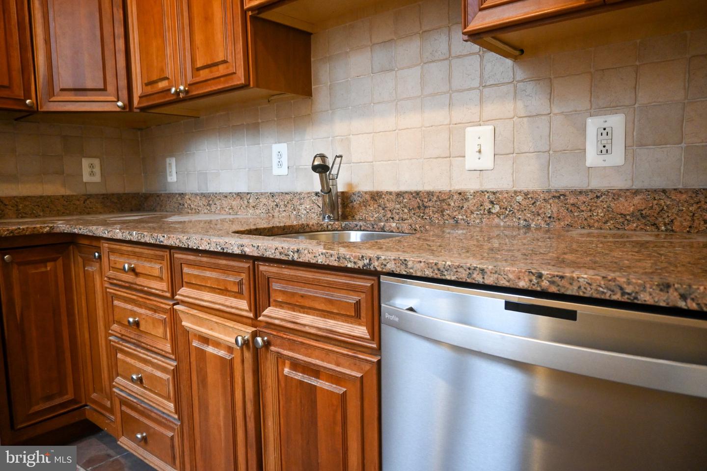 250 S 13th St #3g Property Photo 12
