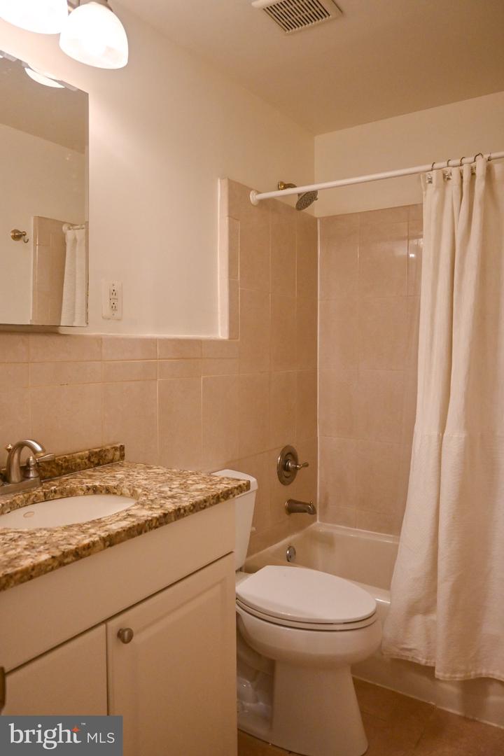 250 S 13th St #3g Property Photo 14