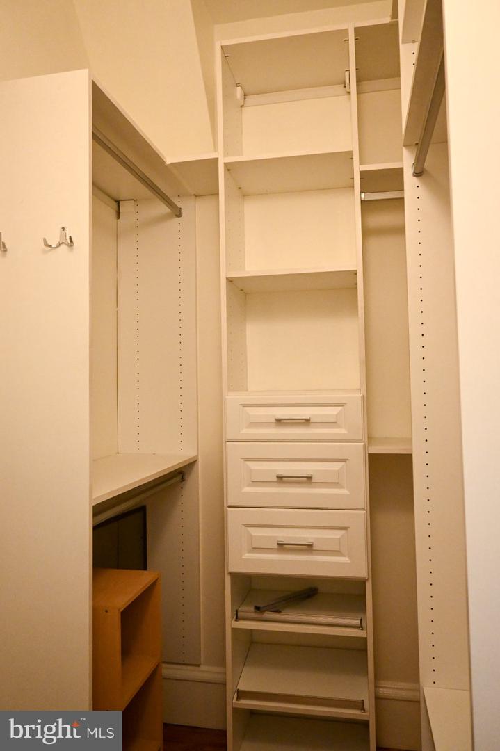 250 S 13th St #3g Property Photo 16