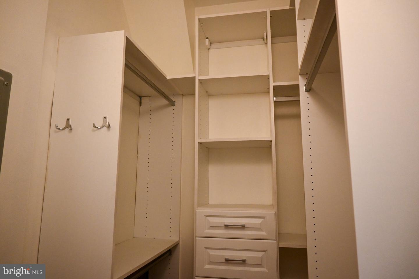 250 S 13th St #3g Property Photo 17