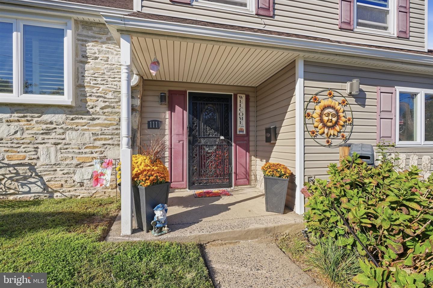 1111 Warwick St Property Photo 2