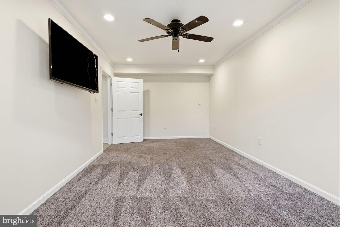 1111 Warwick St Property Photo 6