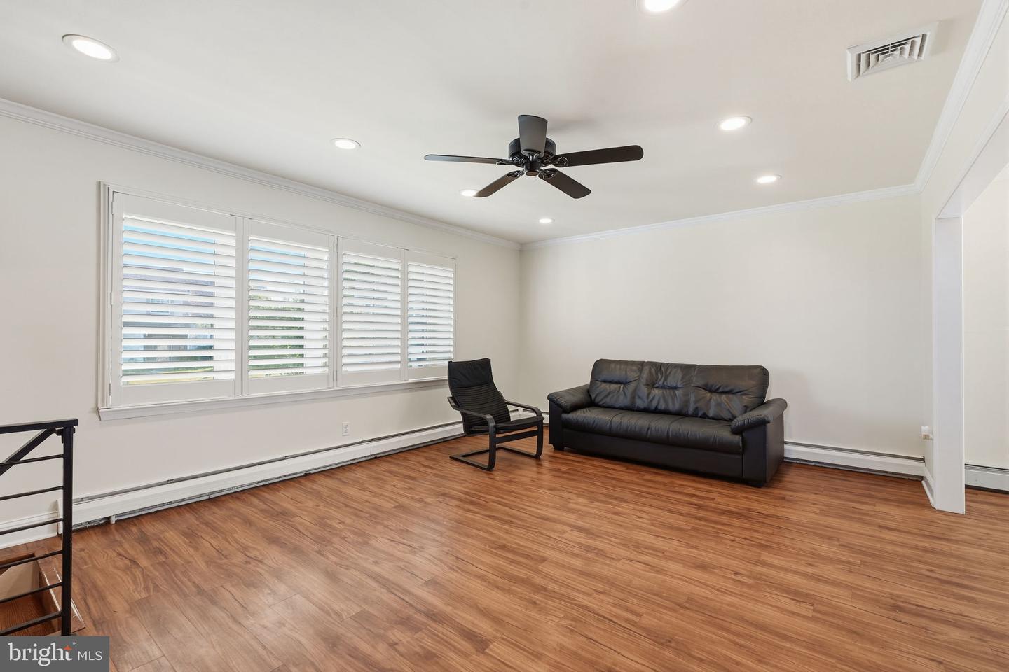 1111 Warwick St Property Photo 11