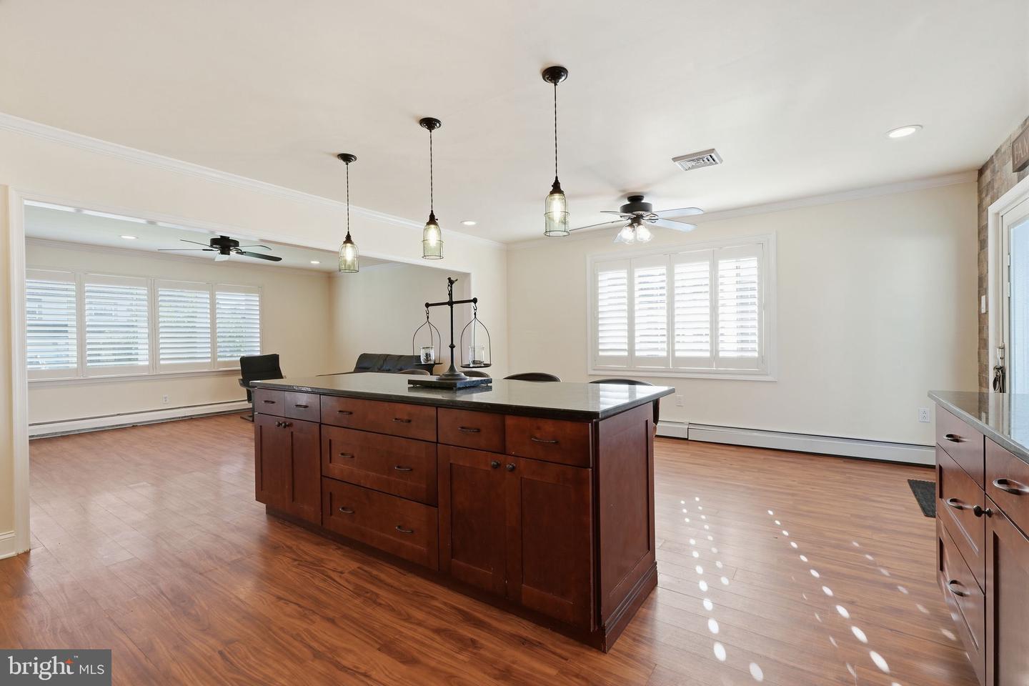 1111 Warwick St Property Photo 18