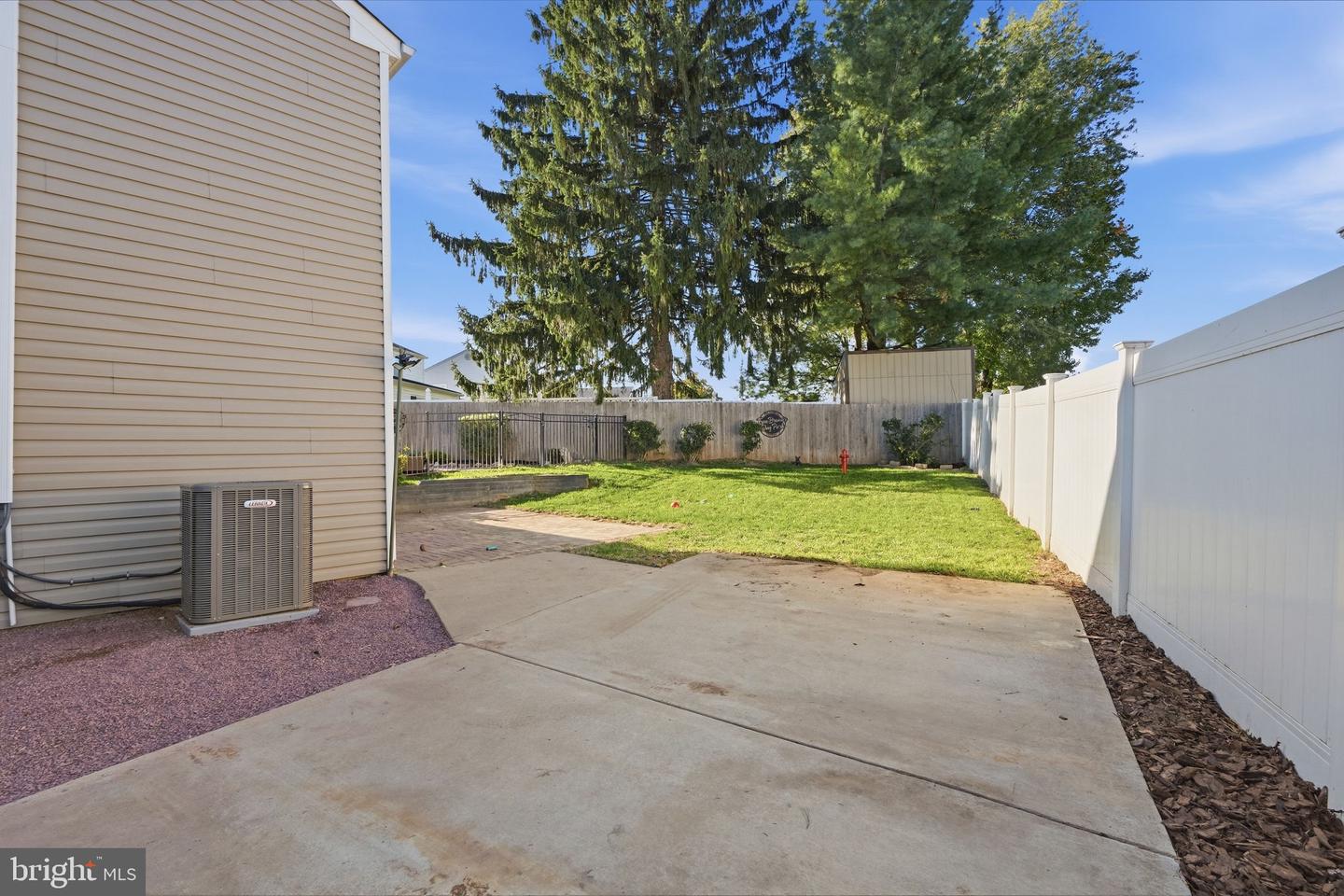 1111 Warwick St Property Photo 32
