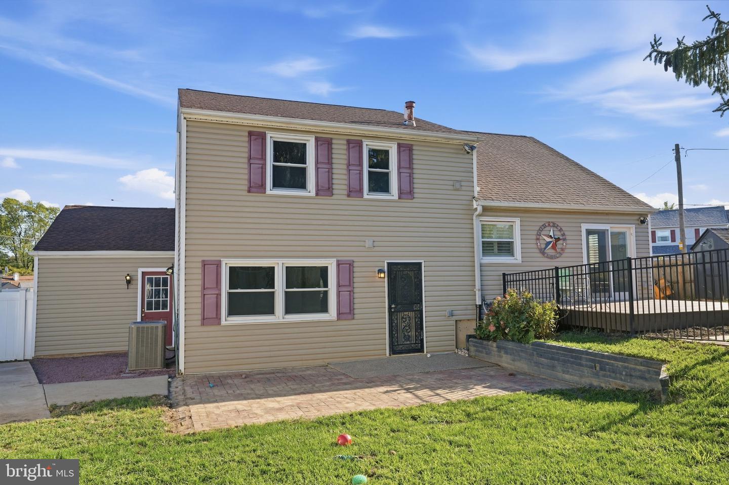 1111 Warwick St Property Photo 34