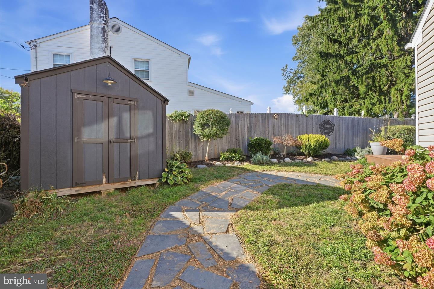 1111 Warwick St Property Photo 40