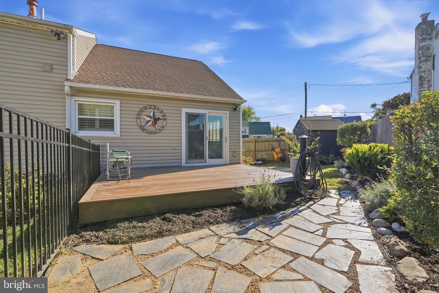1111 Warwick St Property Photo 41