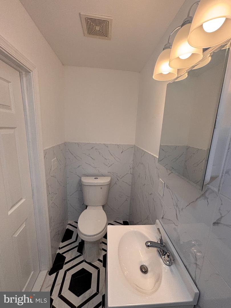 5428 W Montgomery Ave Property Photo 23