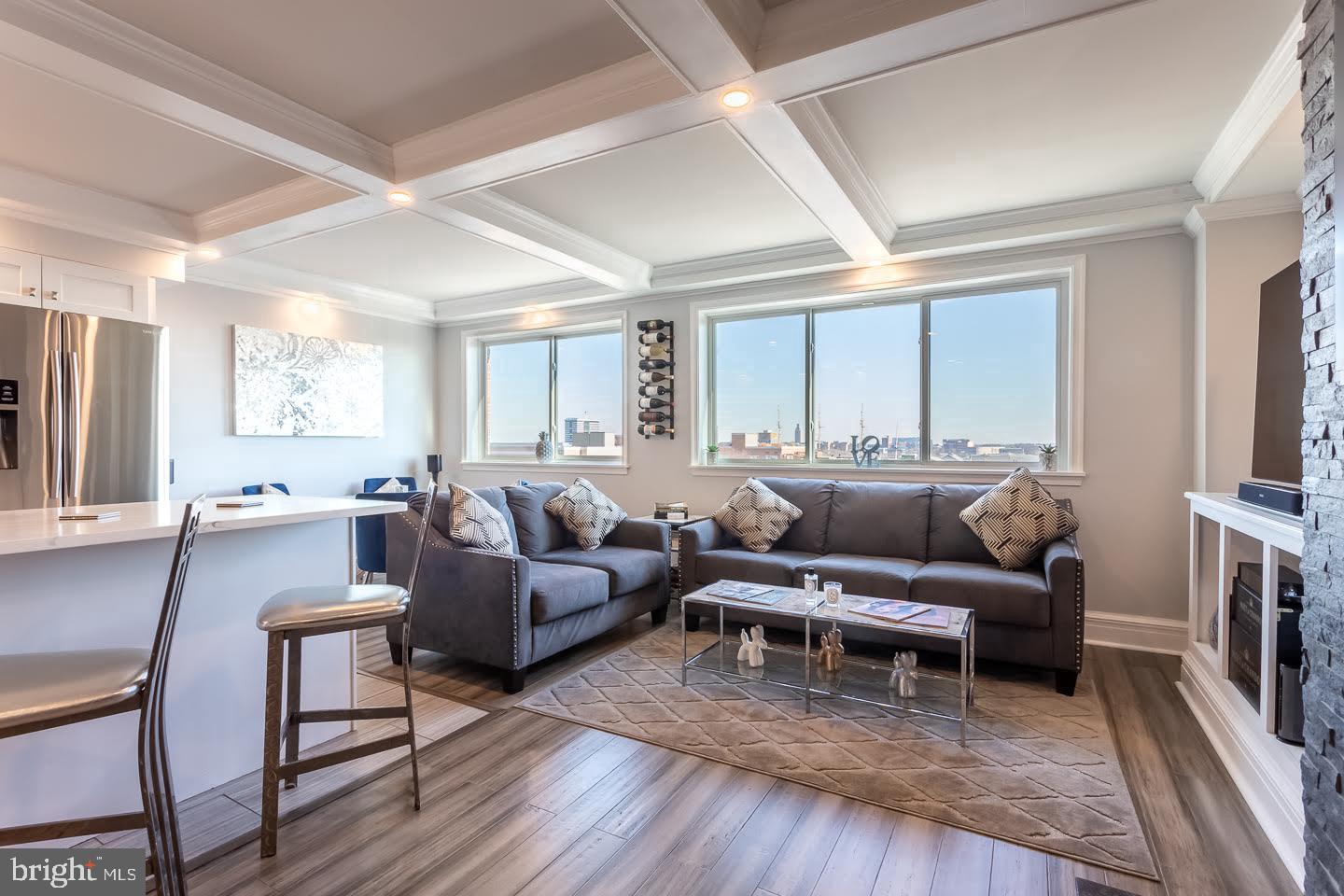 200-10 LOMBARD ST #709 Property Photo 1