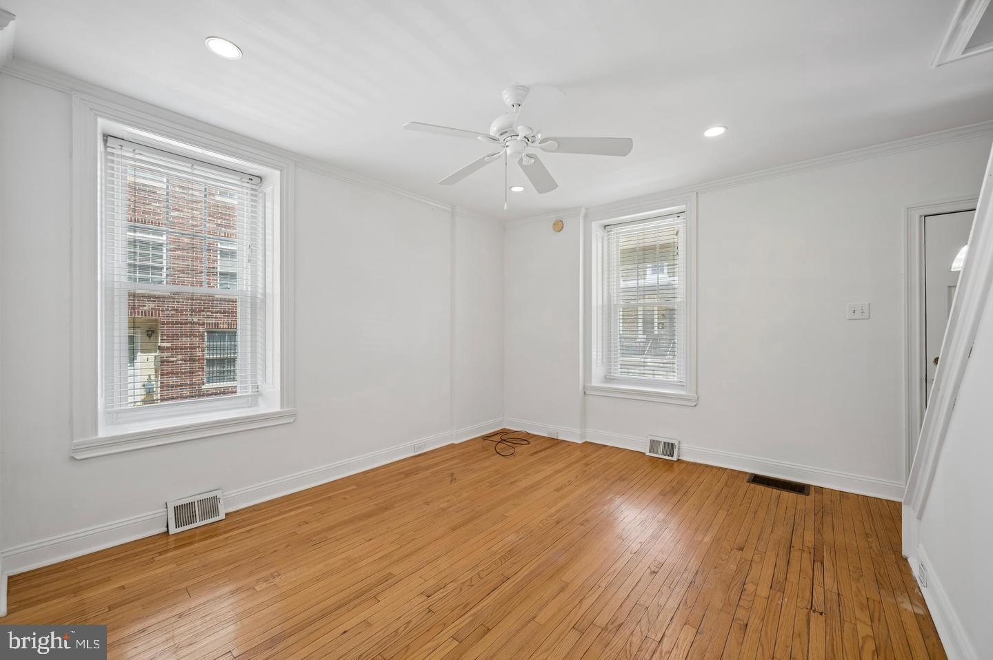 447 Dupont St Property Photo 4