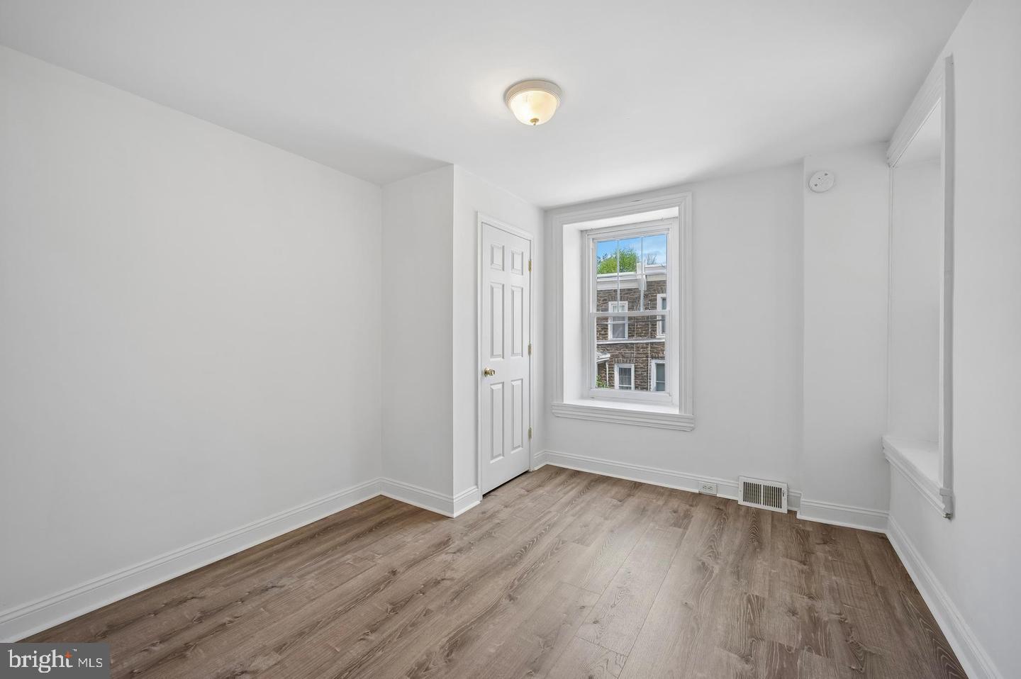 447 Dupont St Property Photo 14