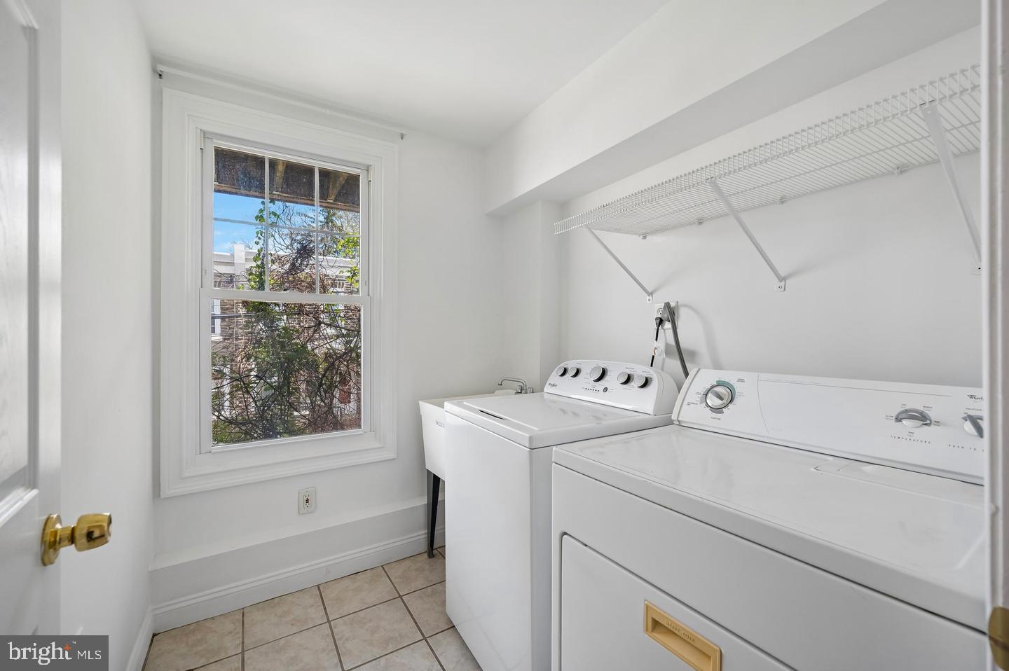 447 Dupont St Property Photo 15