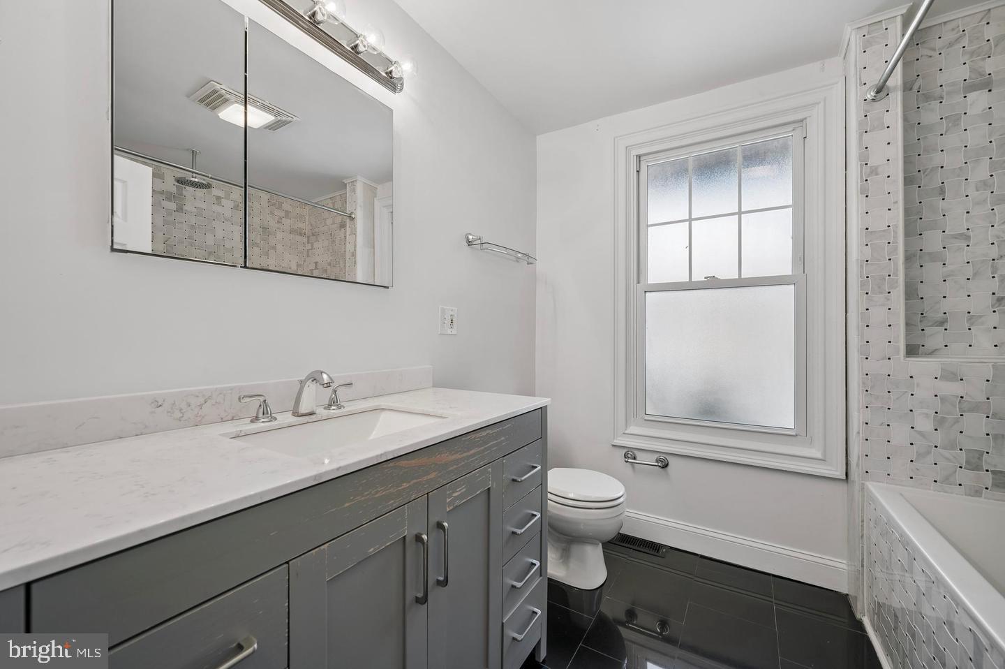 447 Dupont St Property Photo 17