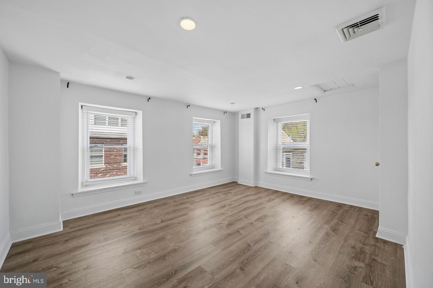 447 Dupont St Property Photo 18