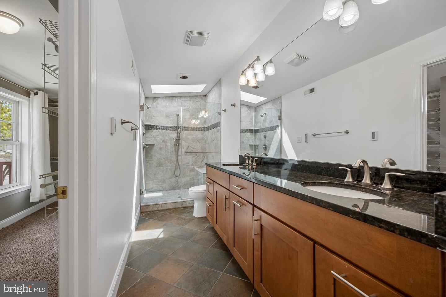 447 Dupont St Property Photo 20