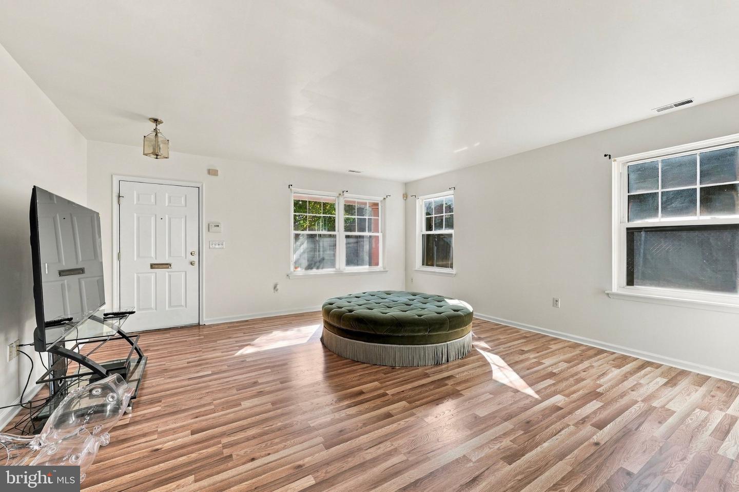 2349 Cross St Property Photo 3