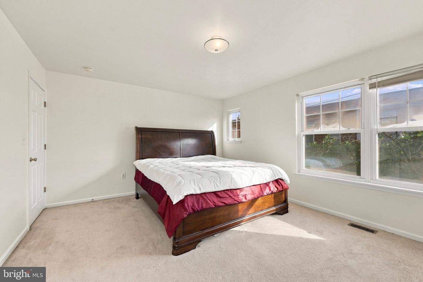 2349 Cross St Property Photo 7