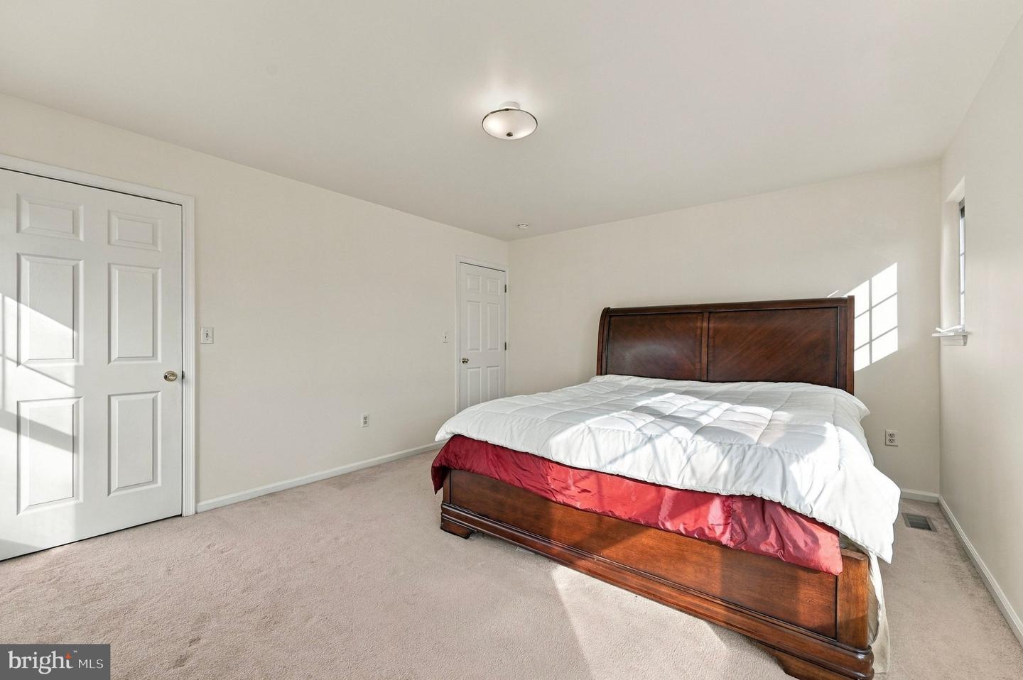 2349 Cross St Property Photo 8