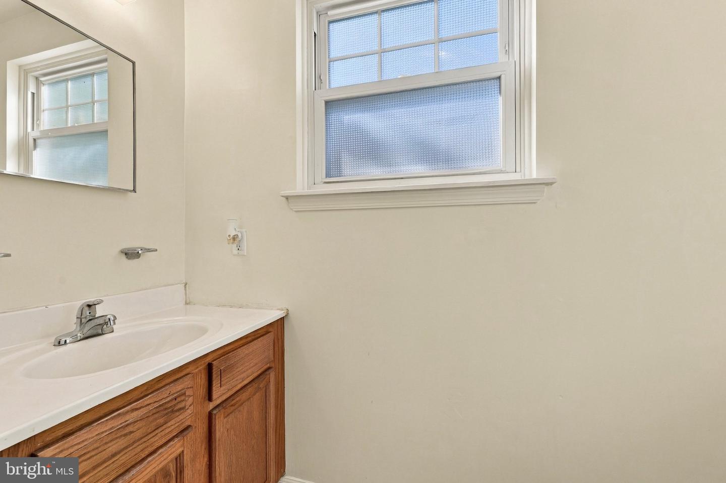 2349 Cross St Property Photo 11