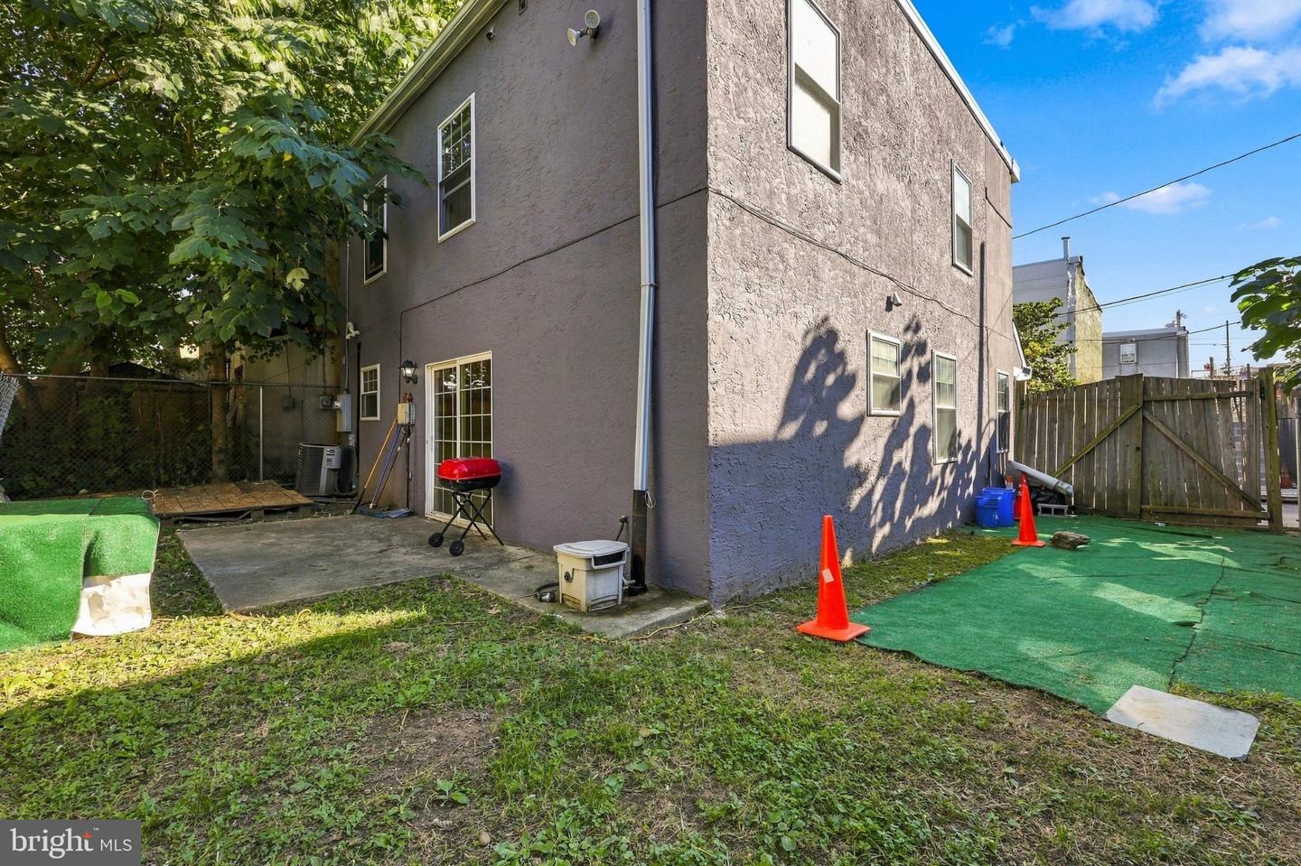 2349 Cross St Property Photo 16
