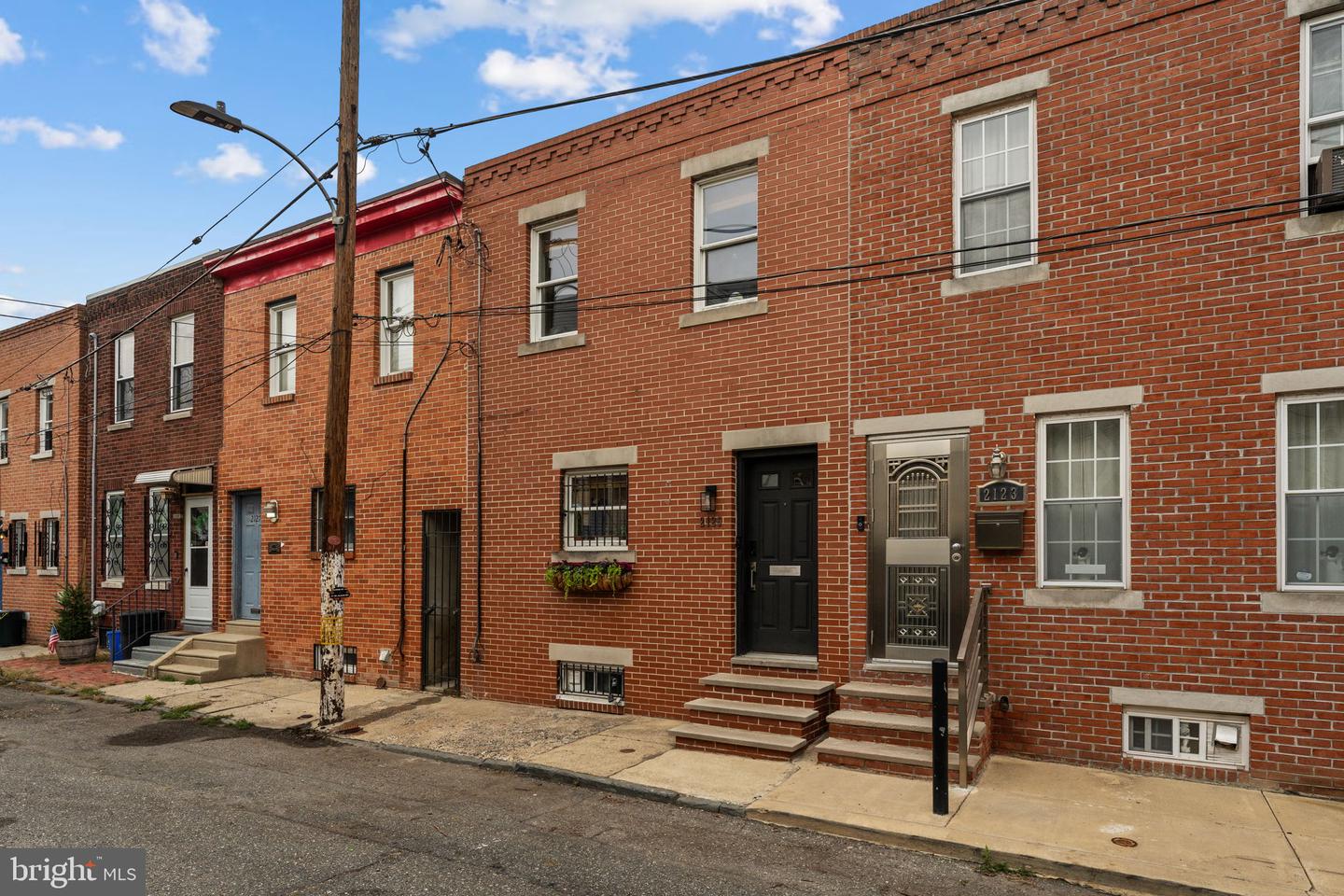 2125 CLYMER ST Property Photo 1