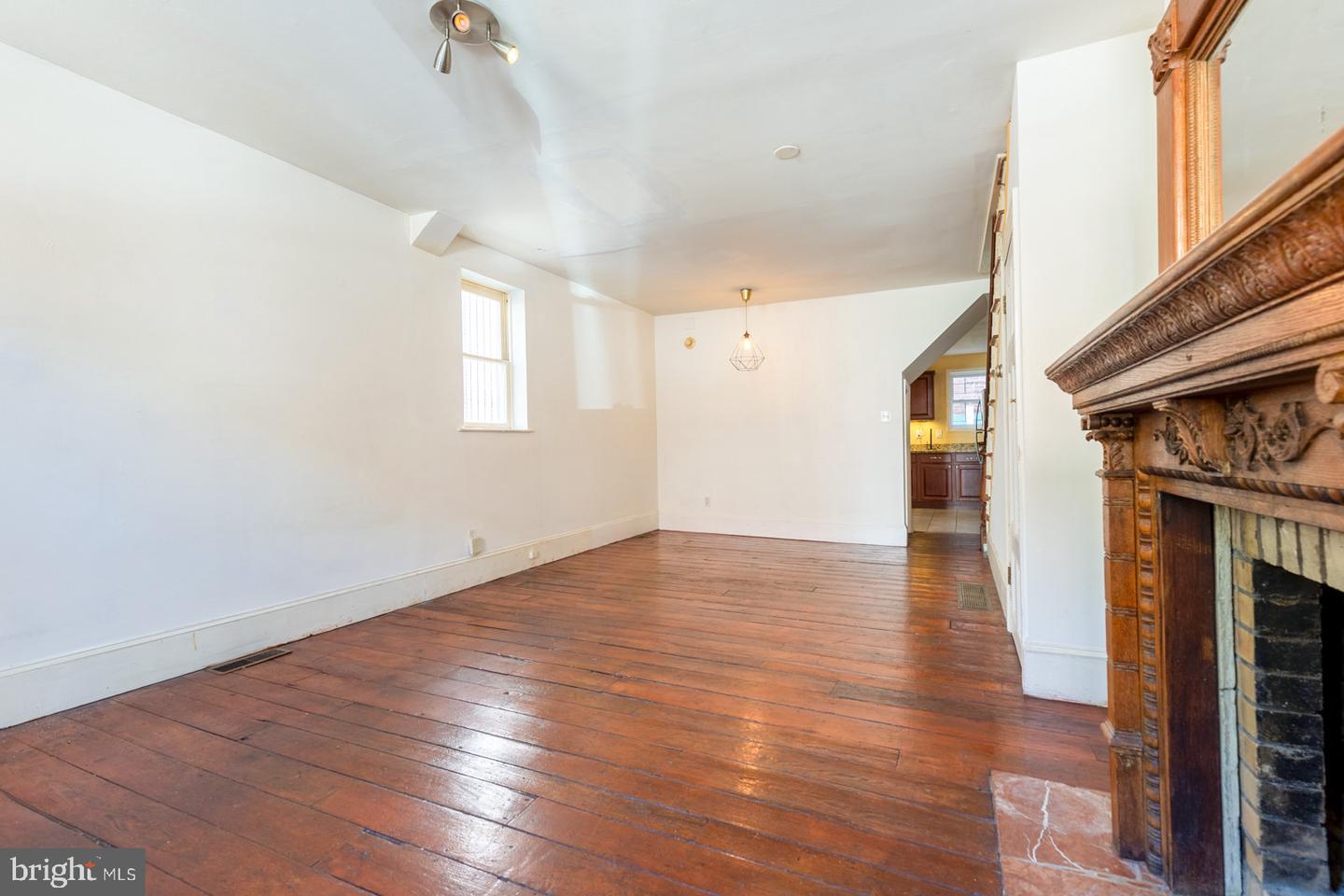 1006 Bainbridge St #1 Property Photo 2
