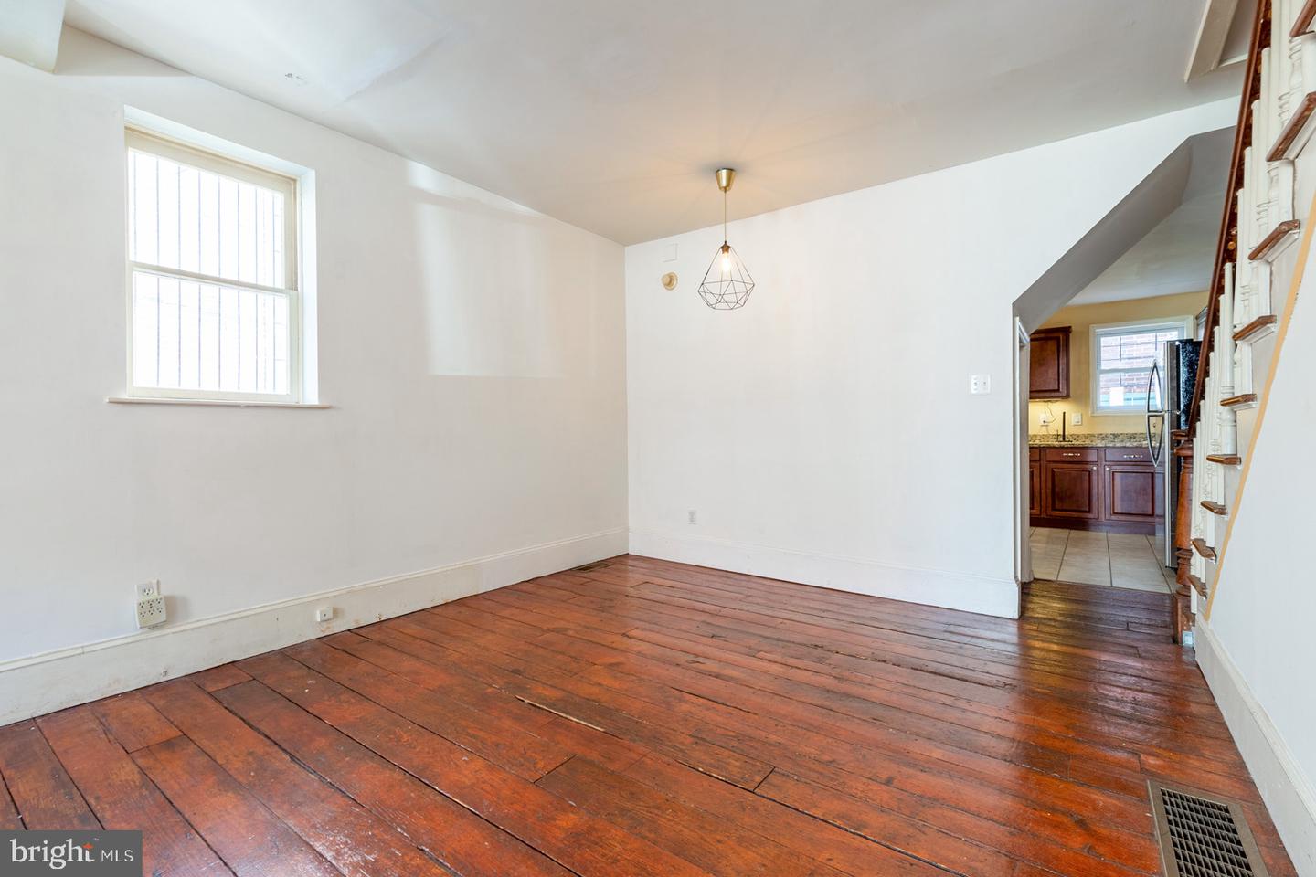 1006 Bainbridge St #1 Property Photo 6
