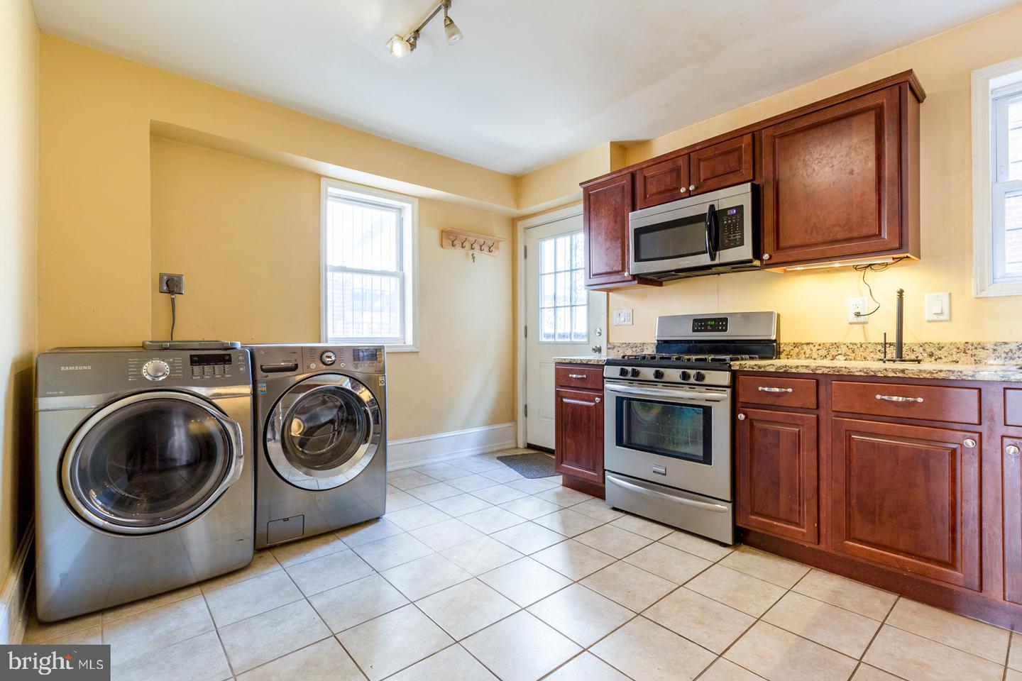 1006 Bainbridge St #1 Property Photo 12